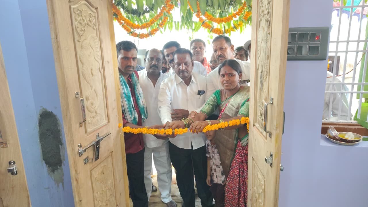 పేదల కల సాకరానికి ప్రజా ప్రభుత్వ సహకారం :మండల కాంగ్రెస్ అధ్యక్షుడు ప్రవీణ్ జె టోనీ